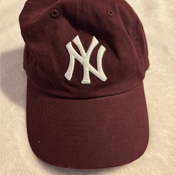 Maroon NY Yankees Logo Baseball Cap - Picture 2 of 5